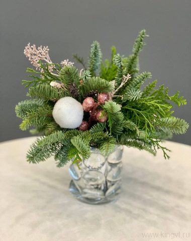 Мини-композиция в стеклянной вазочке &mdash; Цветочный король