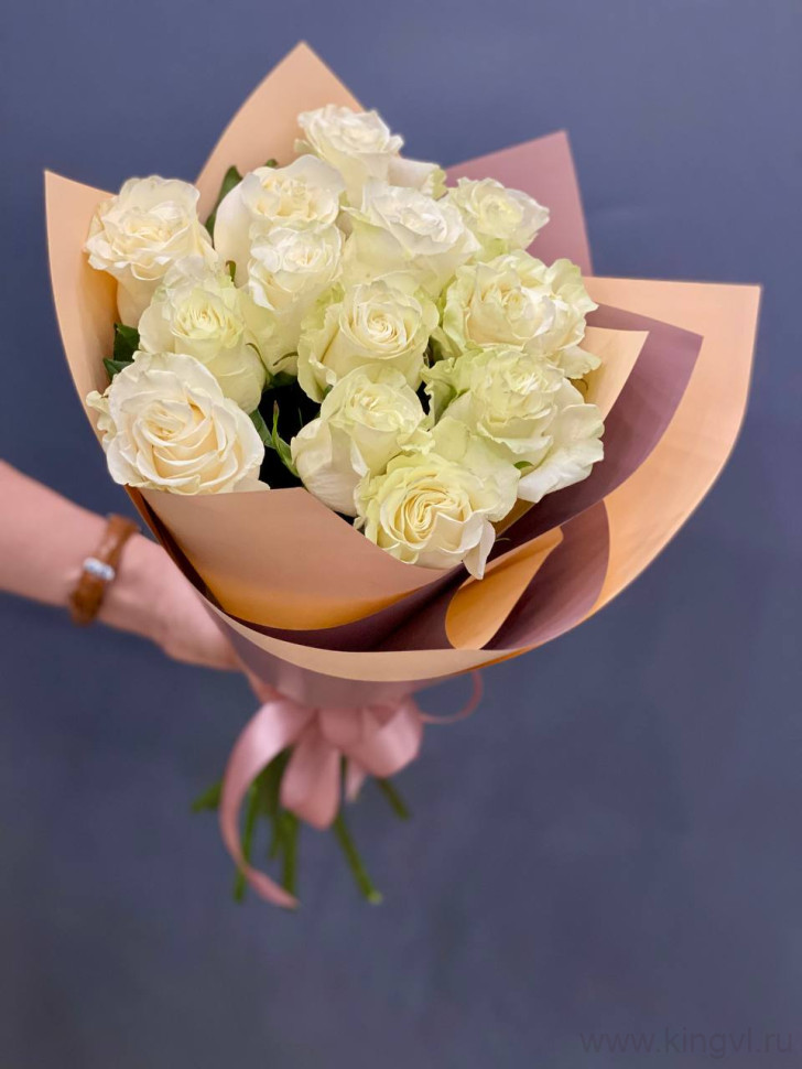 Букет из 13 роз. Цветы Владивосток фото 1 &mdash; Цветочный король