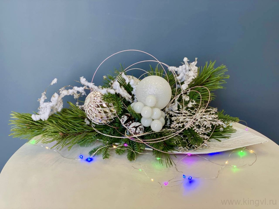 Композиция "Лист" на деревянном блюде . Цветы Владивосток фото 1 &mdash; Цветочный король