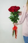 Высокие красные розы . Цветы Владивосток фото 2 — Цветочный король