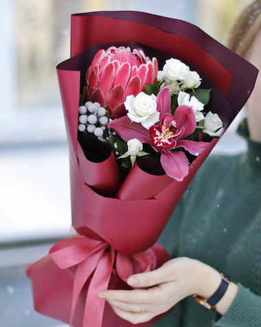 Букет с королевской протеей &quot;Каберне&quot;  — Цветочный король