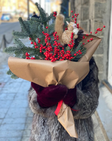 Зимний букет с илексом &mdash; Цветочный король