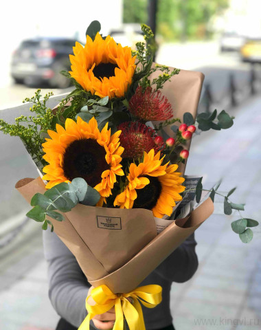 Букет из подсолнухов и нутанов — Цветочный король