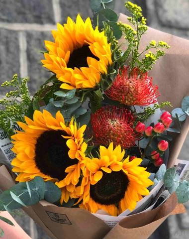 Букет из подсолнухов и нутанов — Цветочный король