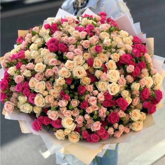 Букет из 101 кустовой розы 