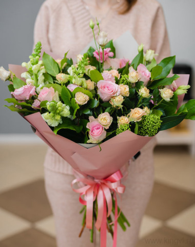 Нежный букет из роз и эустом — Цветочный король