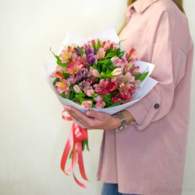 Разноцветные альстромерии  