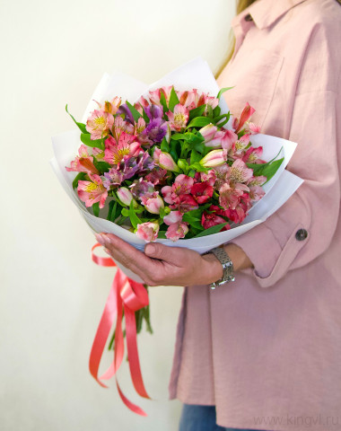 Разноцветные альстромерии   — Цветочный король