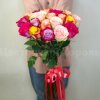 Букет из 25 разноцветных роз . Цветы Владивосток фото 3 — Цветочный король