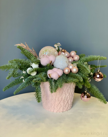 Композиция в вязанном кашпо &mdash; Цветочный король