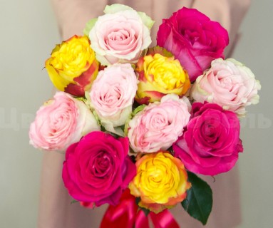 Букет из 11 разноцветных роз  . Цветы Владивосток