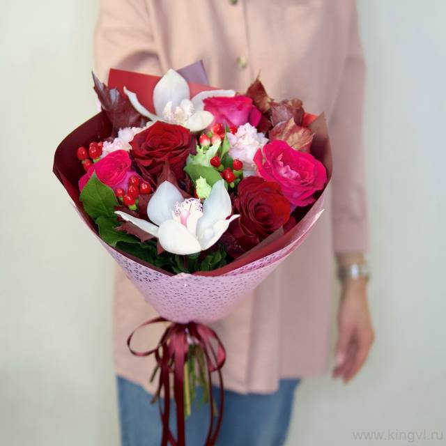 Букет из роз и орхидей 