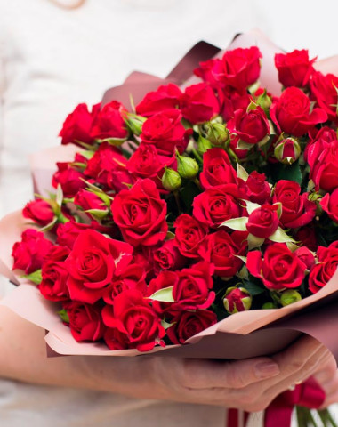 Красные кустовые розы — Цветочный король